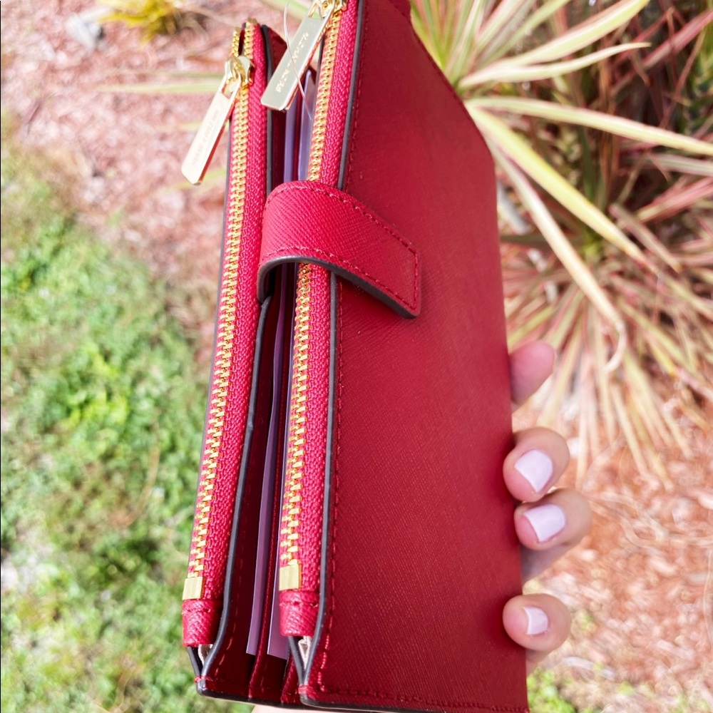 SALE‼️‼️ Michael Kors Phone Wristlet - Picture 5 of 8